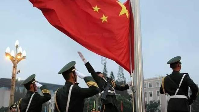 眼睛这2个变化,可能是是肝脏在 向你发出“求救信号”?